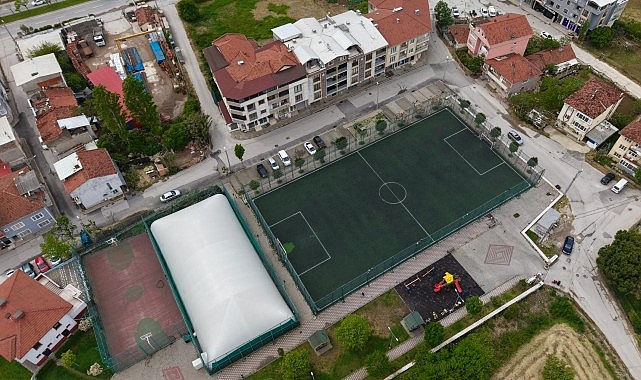 Gemlik'te 5 Halı Sahaya Kapsamlı Bakım: Zemin Yenilendi, Fileler Değişti