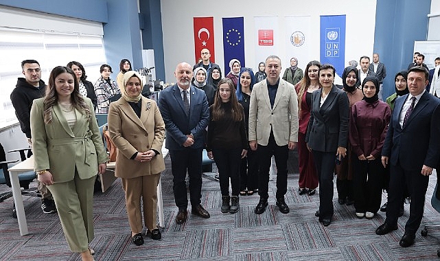Sivas'ta Dijital Gençlik Merkezi Açıldı: Gençlere Yapay Zeka ve Yazılım Eğitimi