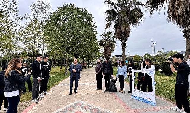 Gölcük Fen Lisesi öğrencilerinin kıyı temizliğine Büyükşehir'den tam destek