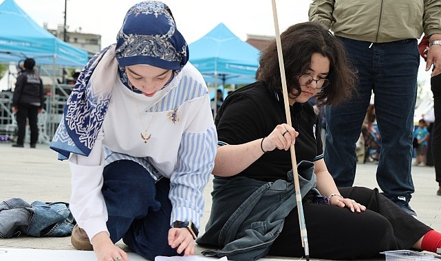 EnFest'te gençlerin enerjisi tuvale yansıdı: Canlı resim performansı büyüledi