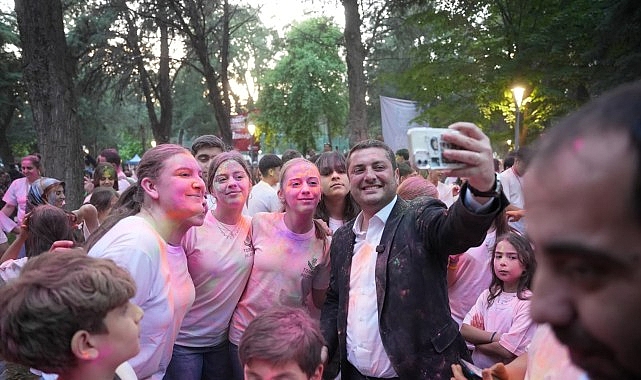 Torbalı'da 19 Mayıs Coşkusu: Binlerce Kişi Meşalelerle Yürüdü, Tarihi Anlar Yaşandı