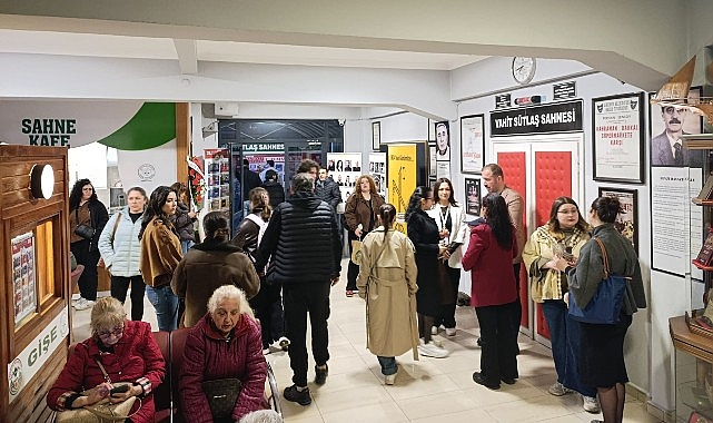 İstanbul Şehir Tiyatroları Giresun'da Fırtına Gibi Esti: İki Oyun, Ayakta Alkışlandı