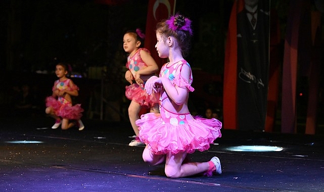 Gürcistan'dan 158 Dansçı Kemer'de Büyüledi: Sanat ve Kültür Köprüsü
