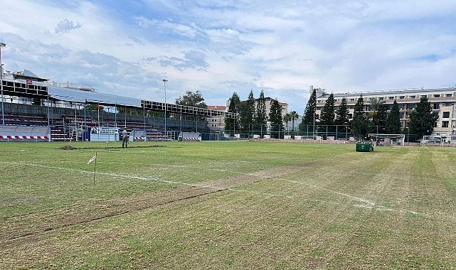 Kemer'de Kazım Gül Stadı'nın Çim Zemini Yenileniyor