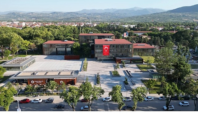 İnegöl Belediyesi'nden Bayram Öncesi Kapsamlı Tedbir Paketi: 300 Personelle Temizlik Seferberliği