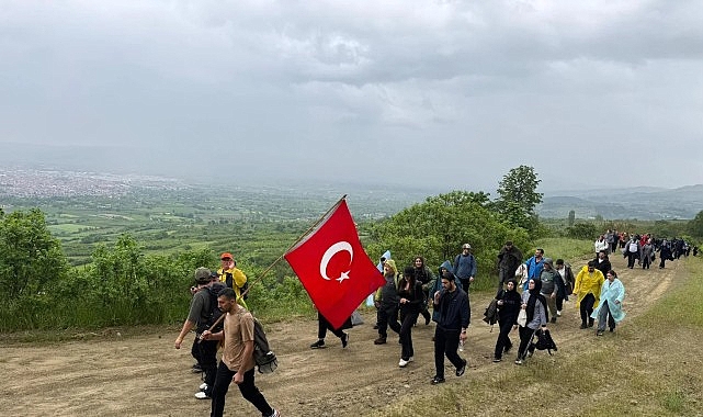 İnegöl'de Doğa Yürüyüşü: 19 Mayıs Coşkusu 11 Kilometrelik Parkurda Yaşandı