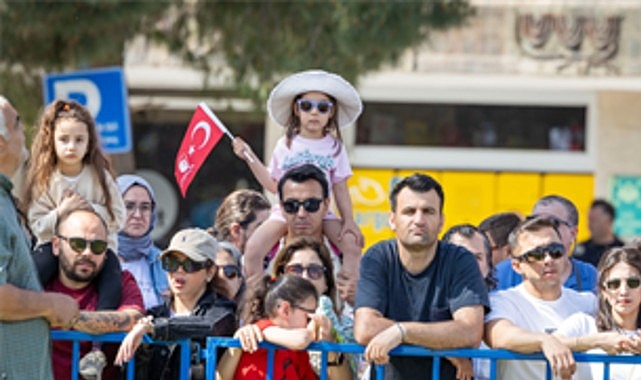 İzmir'de 19 Mayıs Coşkusu: Gençlerin Gösterileri Büyüledi