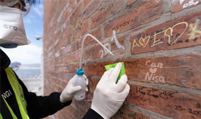 İzmir'de Tarihi Asansör'de Vandalizme Karşı Bilimsel Temizlik Seferberliği