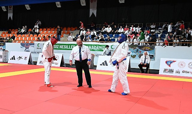 28 Ülkeden 362 Sporcu Kemer'de JJIF Combat Dünya Jujitsu Şampiyonası'nda Yarışıyor