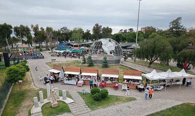 Karşıyaka'da Kadın Emeği Pazarı: 60 Üretici Anneler Günü'nde Stant Açtı