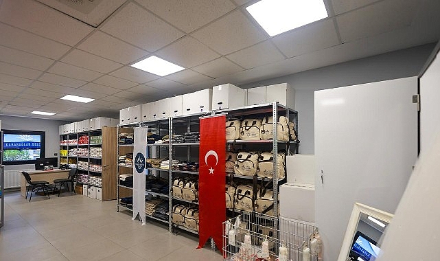 Karabağlar'da Dayanışma Ağı Büyüyor: Sosyal Market'in İkinci Şubesi Açıldı