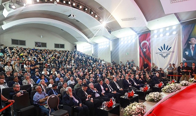 Karabağlar'da 106 Hektarlık Riskli Alan İçin Tarihi Dönüşüm: Özgür Özel Projeyi Tanıttı