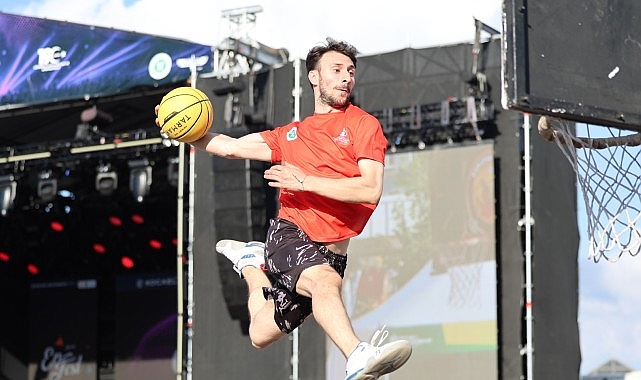 Akrobatik Basketbol Gösterisi 'Karizma Show' EnFest'te Nefes Kesti