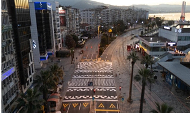 İzmir'de Yaya Güvenliği İçin Tarihi Desenli Yükseltilmiş Platform