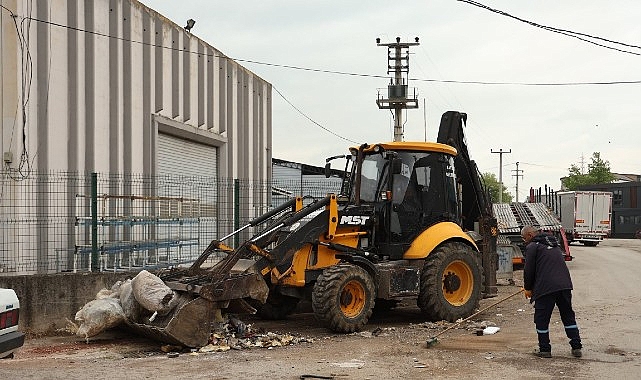 Kartepe'de Bayram Öncesi Temizlik Seferberliği: Ekipler 7/24 Sahada