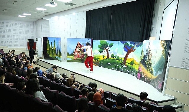 Kartepe'de Çocuklar 'Miyav Karnavalı' ile Coştu: Minik Sanatseverler Doyasıya Eğlendi