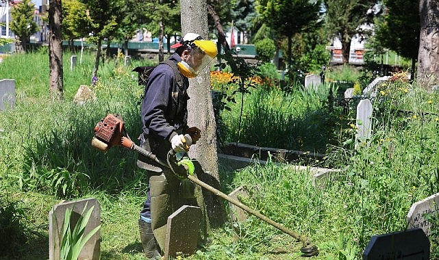 Kurban Bayramı Öncesi Kartepe'de Yeşil Alanlara Özel Bakım Seferberliği