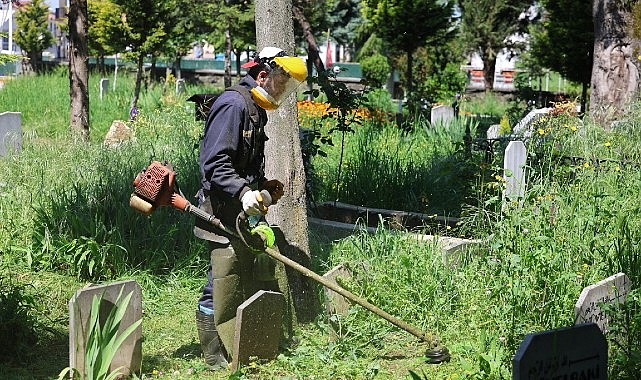 Kartepe'de Bayram Öncesi Yeşil Alan Seferberliği: Mezarlıklar ve Parklar Elden Geçiyor