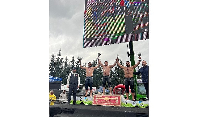 Kemer Belediyesi Güreşçileri Fethiye'de Kürsüye Çıktı