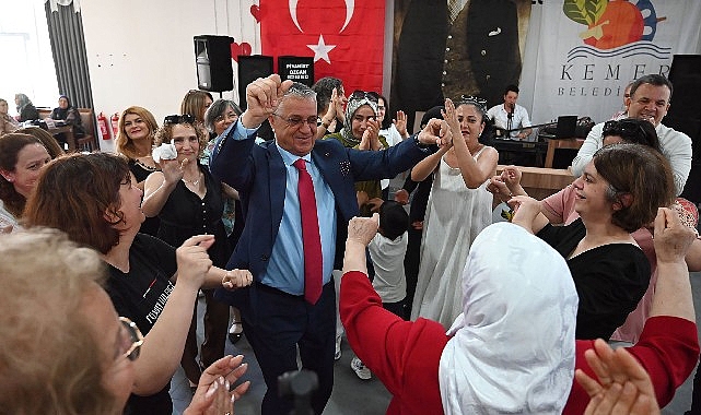 Kemer'de Anneler Günü Coşkusu: Başkan Topaloğlu'ndan Anaokulu Müjdesi
