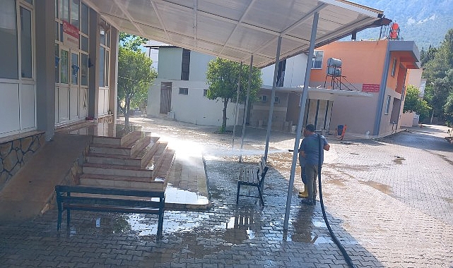 Kemer'de Bayram Öncesi Camilerde Kapsamlı Temizlik Seferberliği