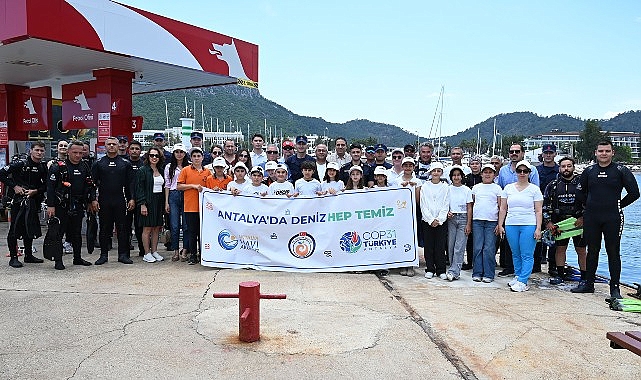 Kemer G-Marina'da Deniz Dibinden Lastik ve Şezlong Çıktı: 1 Saatte Tonlarca Atık Toplandı
