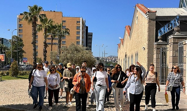 Kemeraltı Şenliği'nde Kültürel Miras Gezileri Ziyaretçilerden Tam Not Aldı