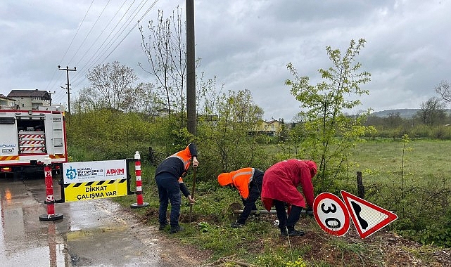 Kocaeli'de kırsal yollardaki trafik levhaları yenileniyor: Daha görünür, daha sağlam