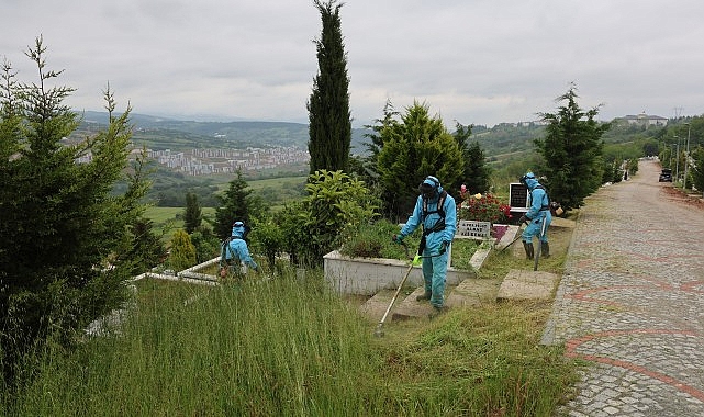 Kocaeli'de Mezarlıklar ve Şehitlikler Bayram İçin Hazır Hale Getirildi