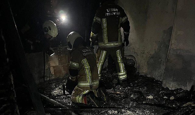 İzmir Konak'ta Üç Katlı Binada Yangın: Bir Çocuk Hayatını Kaybetti