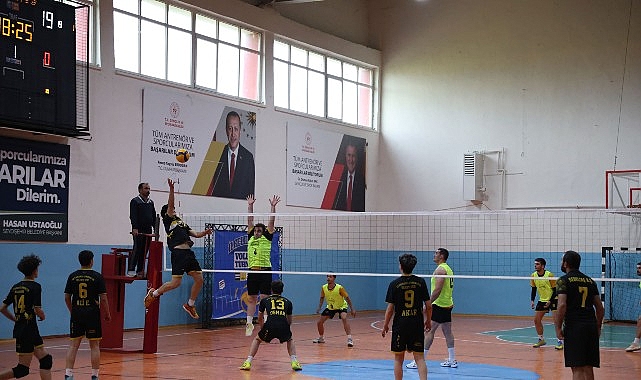 Konya'da 25 İlçeden 2.460 Sporcu Voleybol Turnuvasında Kıyasıya Yarışıyor