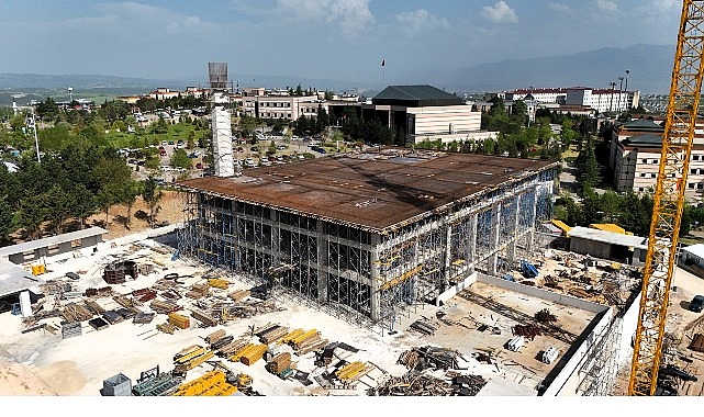 KOÜ Umuttepe'de 5 Bin Kişilik Cami ve 477 Araçlık Otopark Yükseliyor