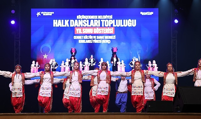 Küçükçekmece'de 438 Dansçı Büyüledi: Yılsonu Gösterisi Fırtınası