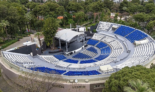 İzmir'de Atatürk Açıkhava Tiyatrosu Yenilendi: 106 Etkinlikle Yeni Sezon Başlıyor