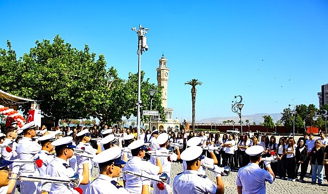 İzmir'de Meslek Liseli Gençlerden 19 Mayıs Temalı Büyüleyici Sergi
