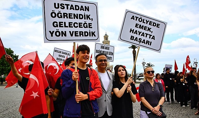 İzmir'de Mesleki Eğitim Korteji: 500 Öğrenci Coşkuyla Yürüdü