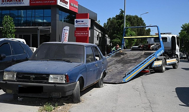 Manisa'da 60 Gün Süreli Hurda Araçlar Tek Tek Kaldırılıyor: Sokaklar Temizleniyor