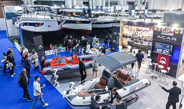 İzmir Boat Show'da Ziyaretçi Yoğunluğu: 350'den Fazla Deniz Aracı Sergileniyor