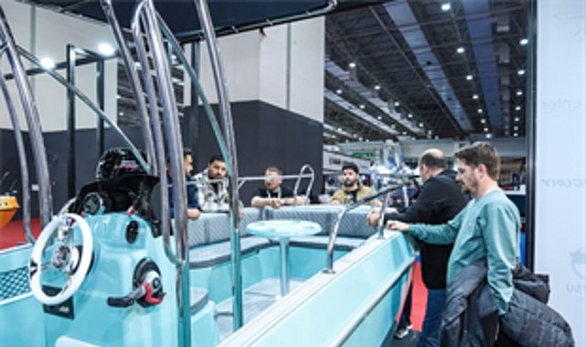 MAST İzmir Boat Show'da 350'den Fazla Deniz Aracı Sergileniyor, Ziyaretçi Akını Devam Ediyor