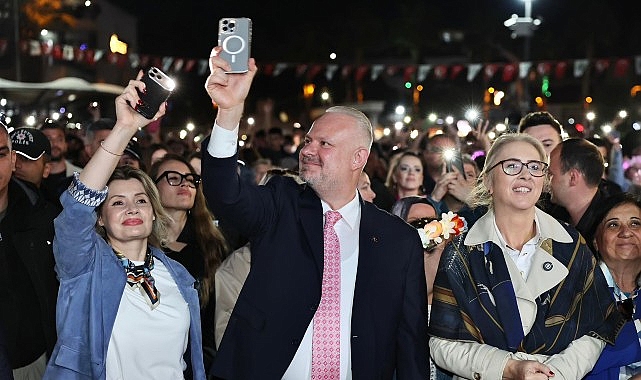 Menemen'de Hıdırellez Coşkusu: On Binler Aynı Anda Eğlendi