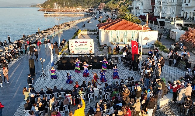 Tirilye'de Hıdırellez Coşkusu: Ateşin Üzerinden Atlayarak Baharı Karşıladılar