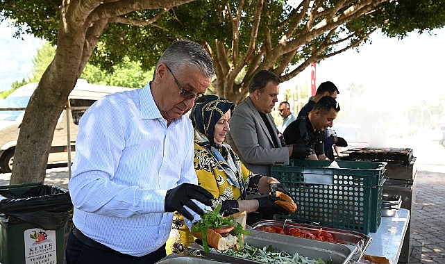 Kemer'de öğrencilere deneme sınavı sonrası mangal partisi: Motivasyon ve moral
