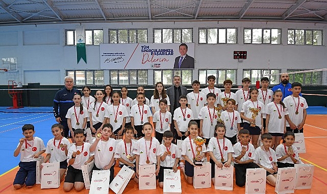 Osmangazi Belediyespor Badminton'da Tüm Kategorilerde Türkiye Şampiyonu Oldu