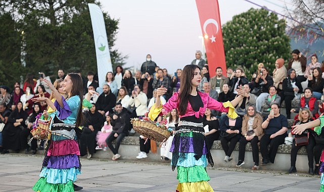 Bursa Osmangazi'de Hıdırellez Şenliği: Binlerce Kişi Baharı Ateş ve Dansla Karşıladı