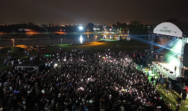 Bursa Kahve Festivali Osmangazi'de Coşkuyla Başladı: Kayra ve Uzi Sahne Aldı