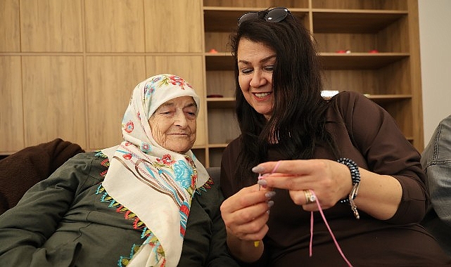 Osmangazi'de Huzurevi Sakinlerine Örgü ve Sohbetle Unutulmaz Bir Gün