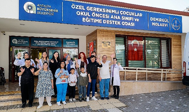 Antalya'da özel bireylerin annelerine el emeğiyle duygu dolu Anneler Günü sürprizi