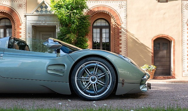 Pirelli Cyber Tyre ile Pagani Utopia Roadster: 1.500 km'lik Dijital Sürüş Deneyimi