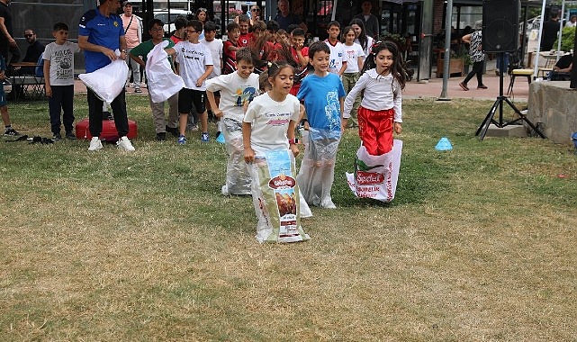 Sığacık'ta 19 Mayıs Coşkusu: Gençler Renkli Yarışmalarla Buluştu