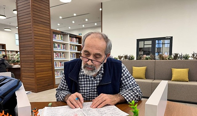 68 Yaşındaki Tuğran Amca'nın Kütüphane Azmi Gençlere Örnek Oluyor